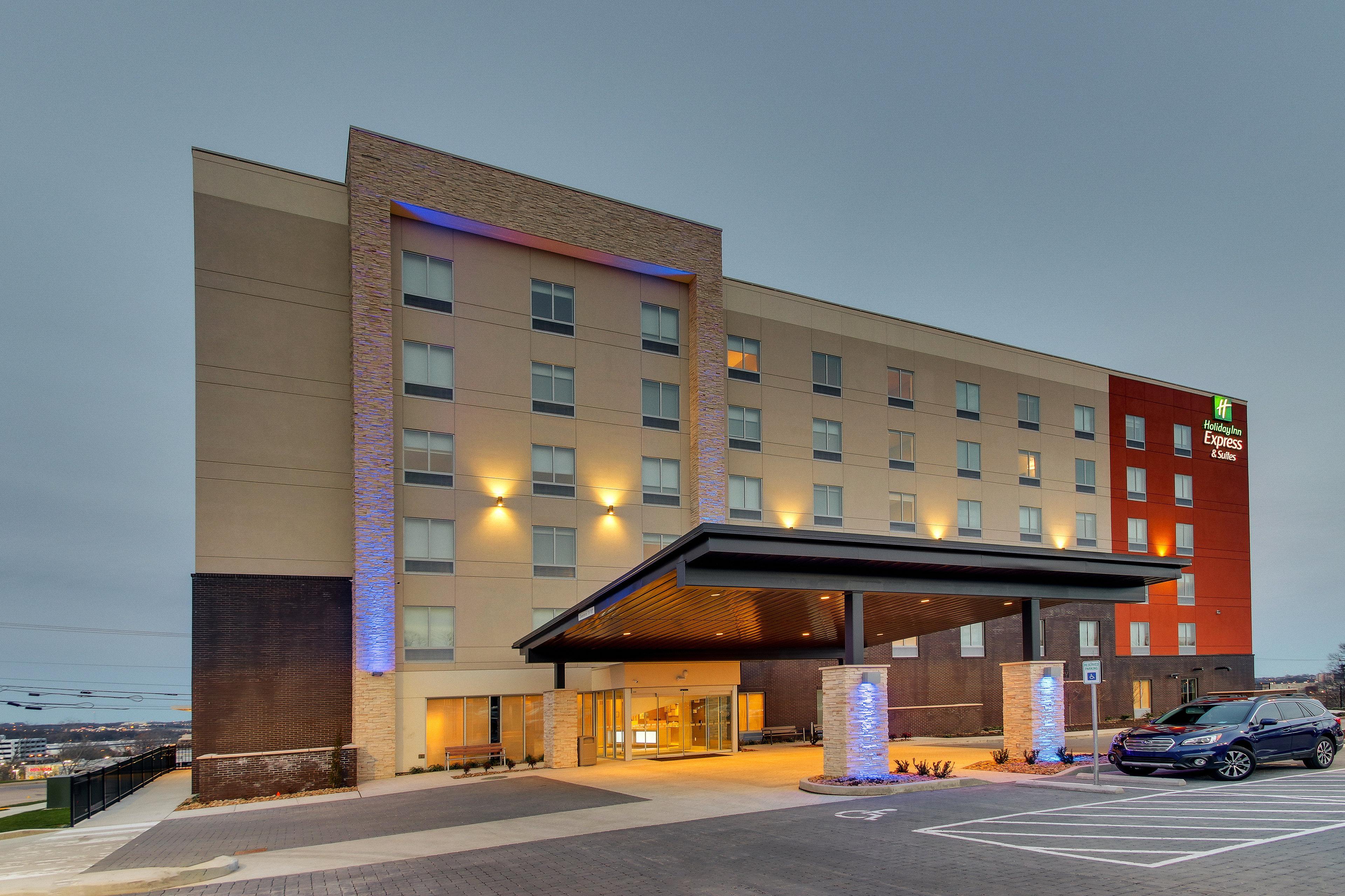 Holiday Inn Express & Suites - Nashville Metrocenter Downtown, An Ihg Hotel Exterior photo